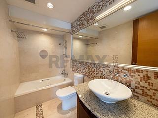 Pok Fu Lam - Villas Sorrento 09