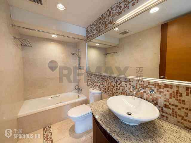 Pok Fu Lam - Villas Sorrento 09