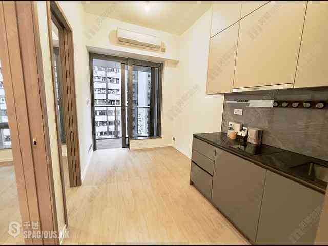 Sai Ying Pun - Des Voeux W Residence 01