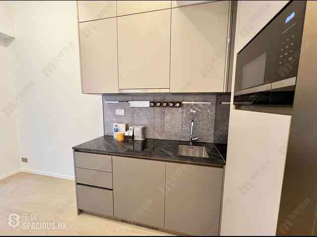 Sai Ying Pun - Des Voeux W Residence 06