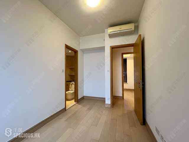 Kennedy Town - Cadogan 04