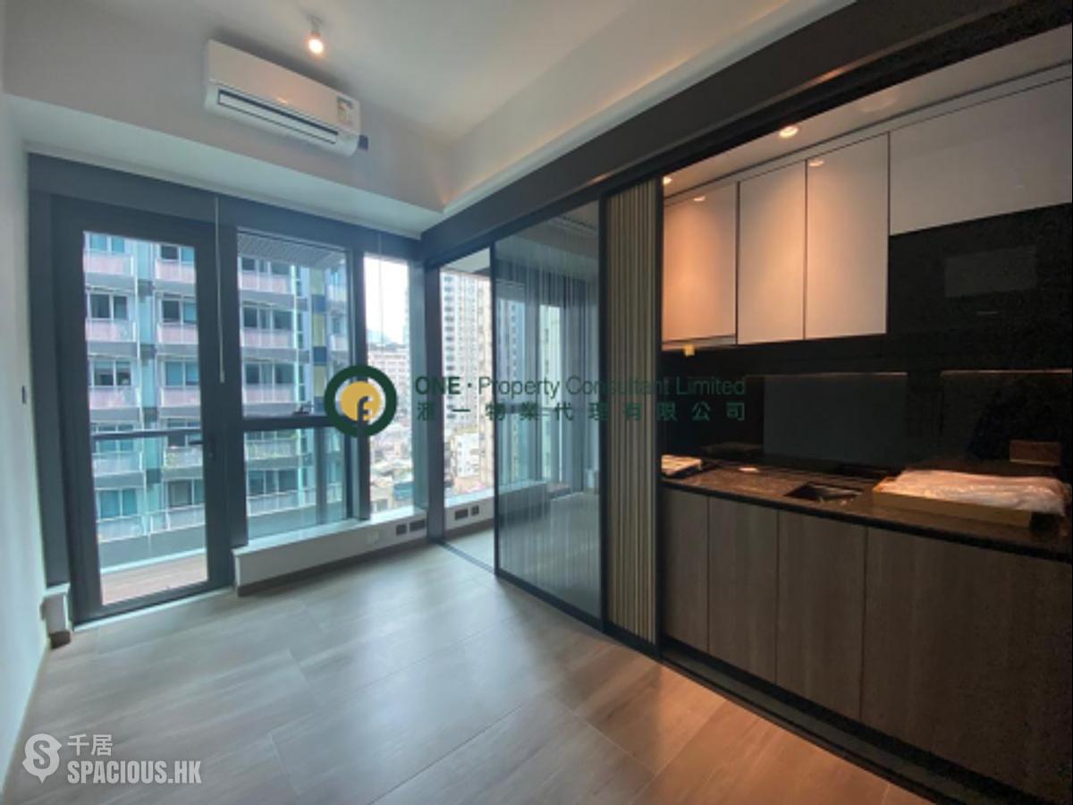 Sai Ying Pun - Two・Artlane 01