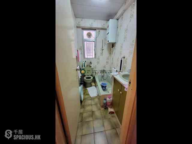 Sai Ying Pun - Hing Hon Building 05