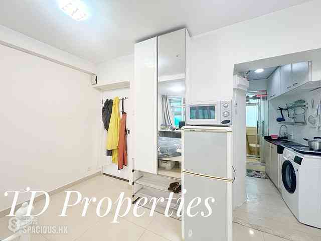 Sai Ying Pun - Koosing Building 06