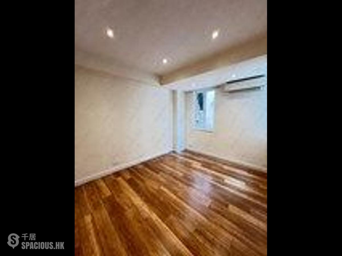Mid Levels West - Peace Court 01