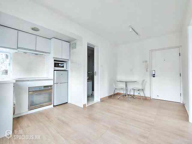 Soho - Ying Pont Building 01