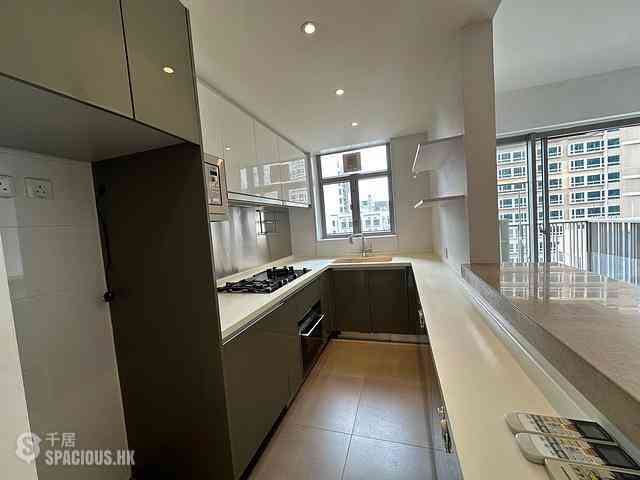 Sai Ying Pun - Island Crest Block 1 03