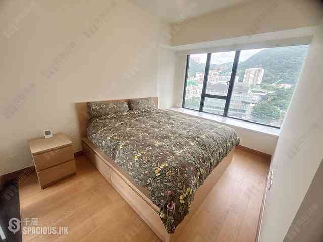 Happy Valley - The Aster (Resiglow) 05