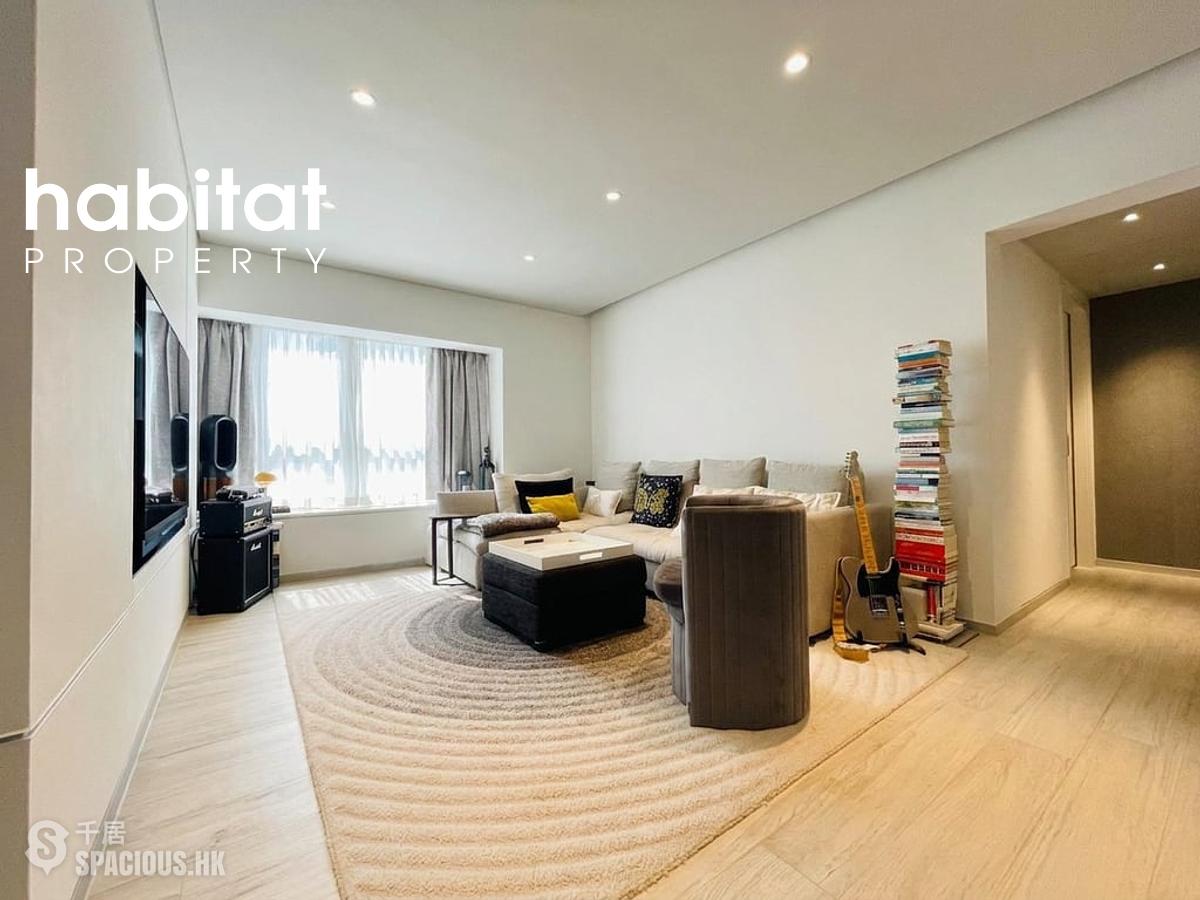Mid Levels Central - Elegant Terrace 01