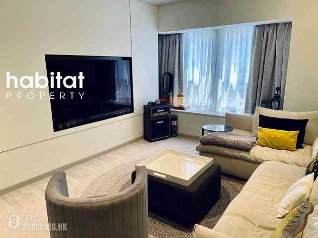 Mid Levels Central - Elegant Terrace 03