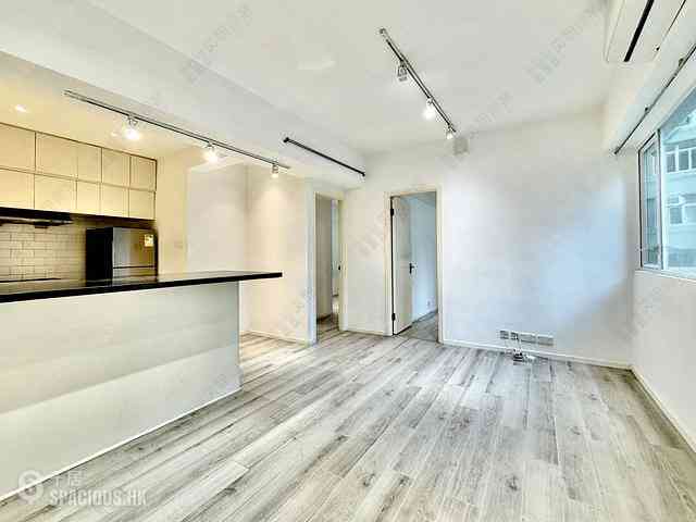 Soho - Caravan Court 02