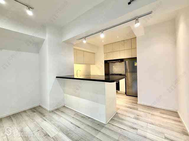 Soho - Caravan Court 06