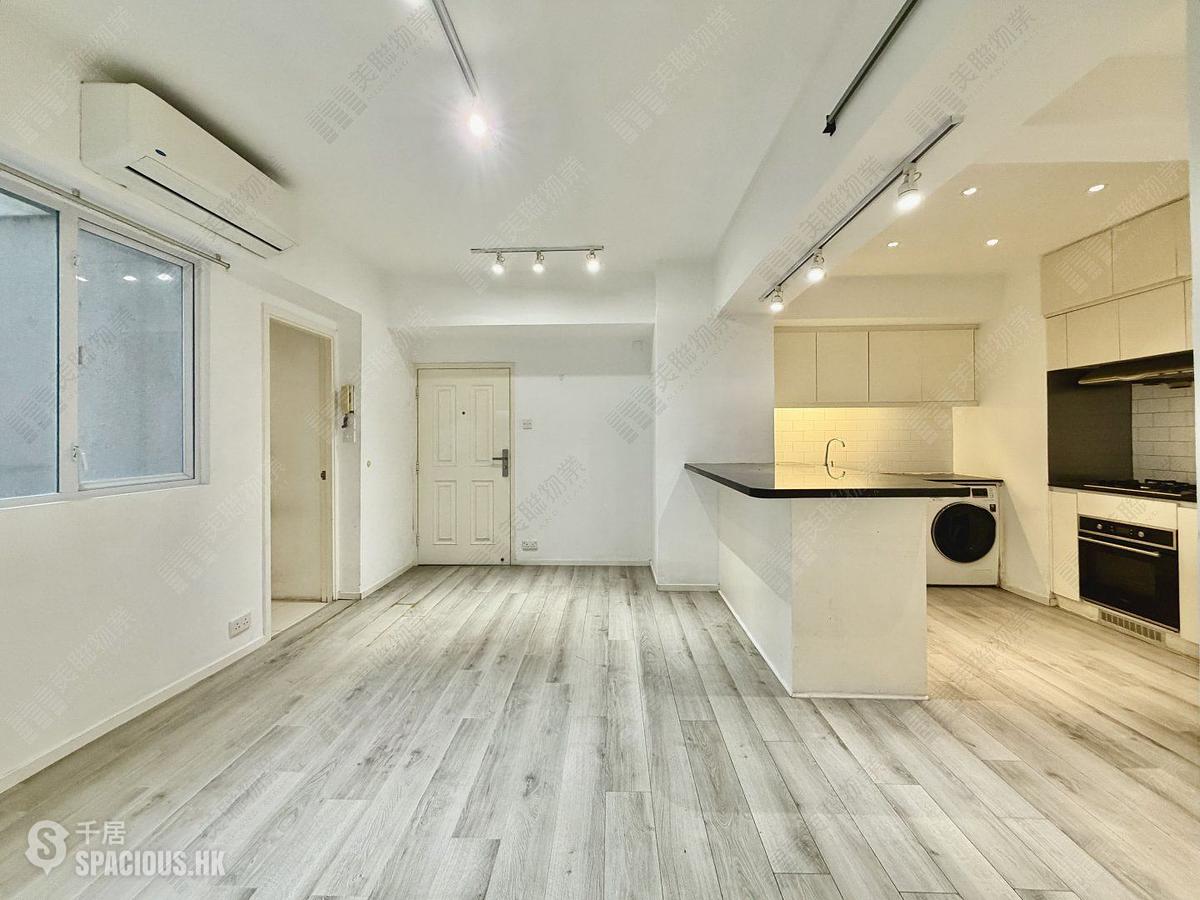 Soho - Caravan Court 01