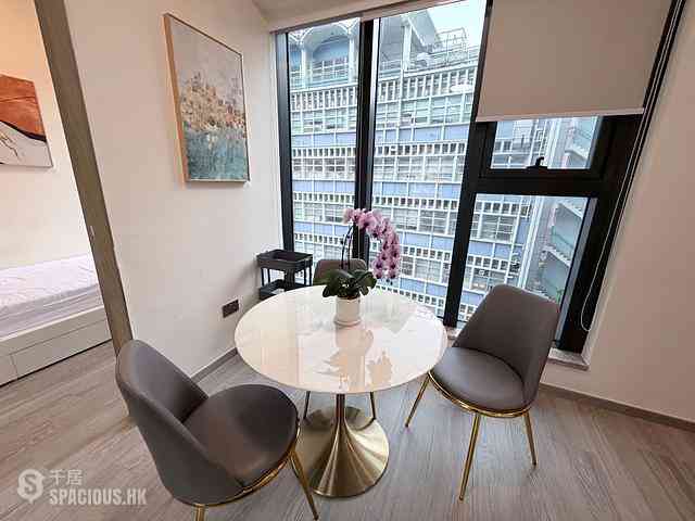 Sai Ying Pun - The Queens 02