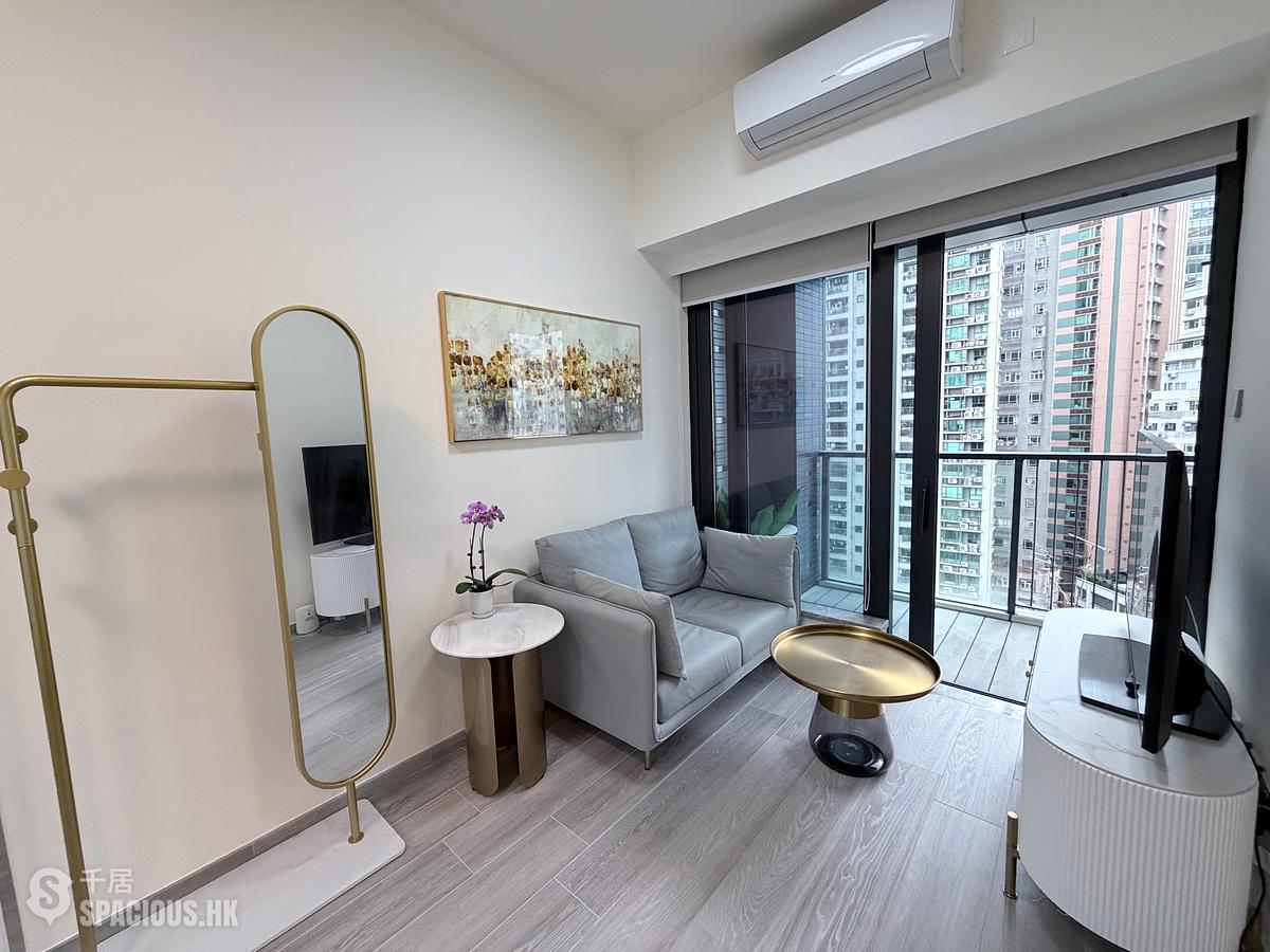 Sai Ying Pun - The Queens 01
