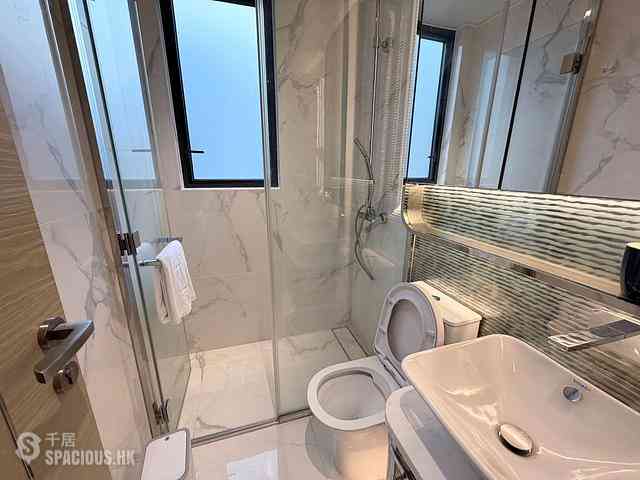 Sai Ying Pun - The Queens 11