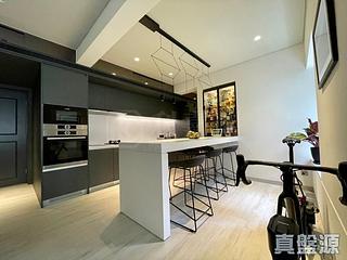 Mid Levels Central - Elegant Terrace 02