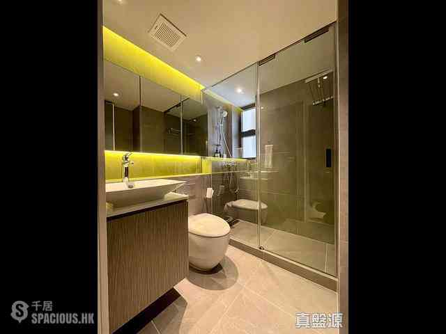 Mid Levels Central - Elegant Terrace 04