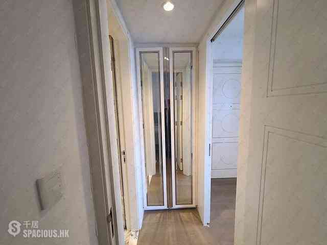 Soho - The Pierre 12