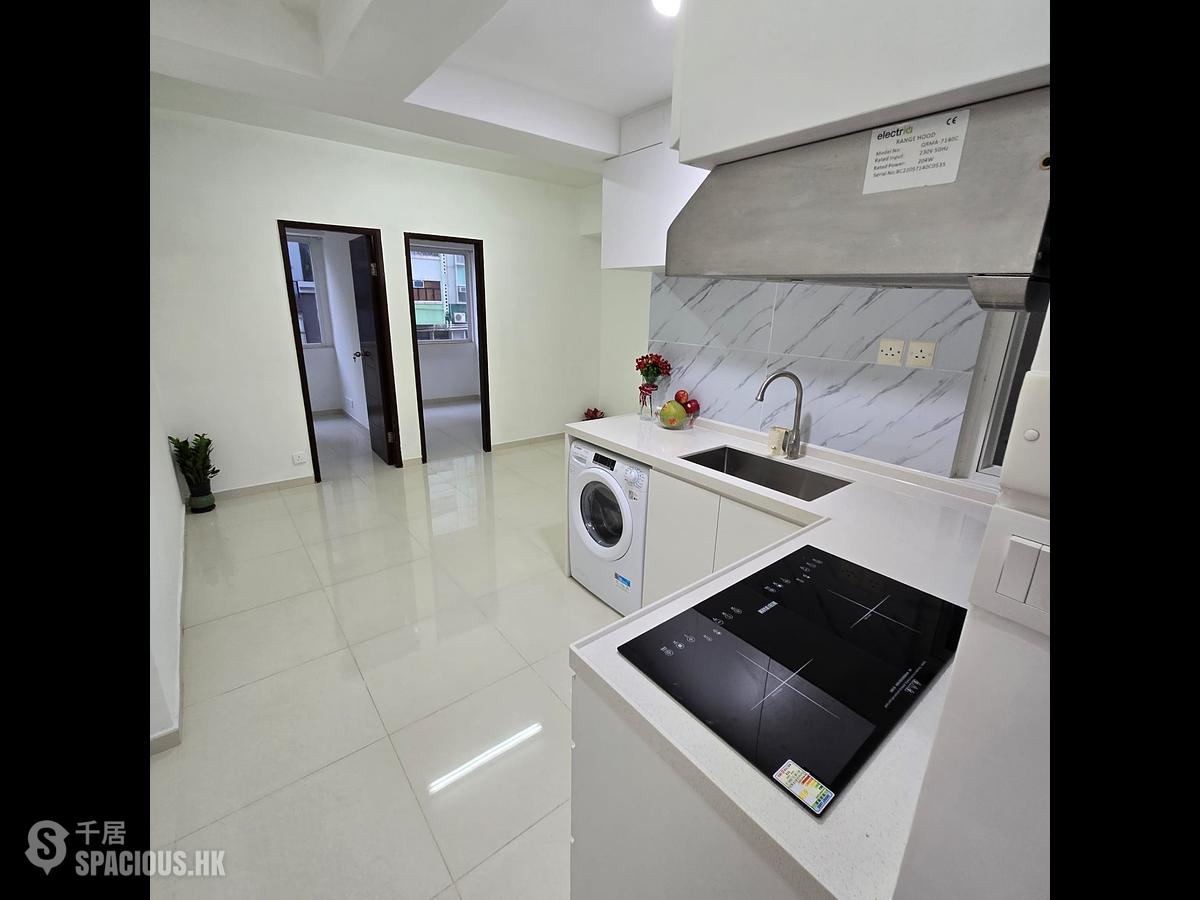 Wan Chai - Hennessy Road Court 01
