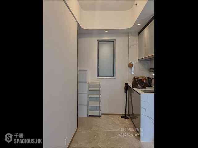 Soho - Caine Hill 01