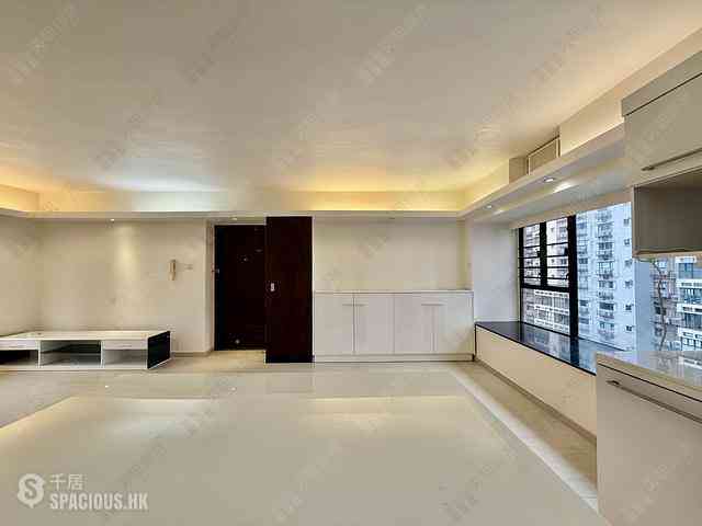Mid Levels Central - Flourish Court 05