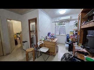 Sai Ying Pun - Yue Sun Mansion Block 2 02