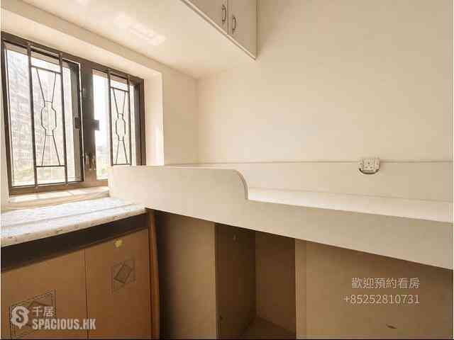 Mid Levels Central - Flourish Court 02