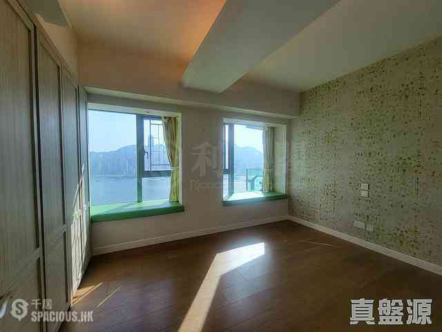 West Kowloon - The Harbourside 12