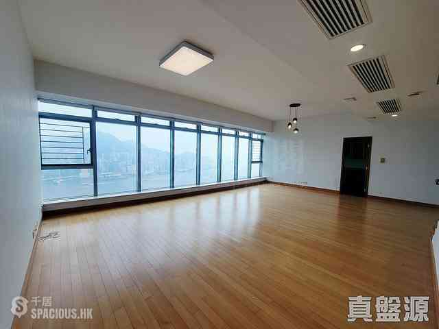 West Kowloon - The Harbourside 01