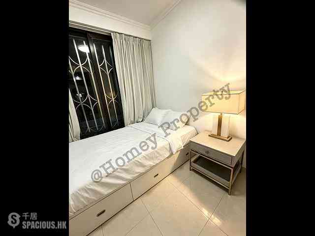 Sai Ying Pun - Fook Moon Building 07