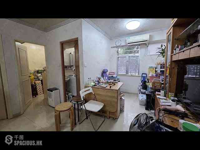 Sai Ying Pun - Yue Sun Mansion Block 2 04