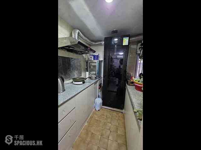 Sai Ying Pun - Yue Sun Mansion Block 2 06