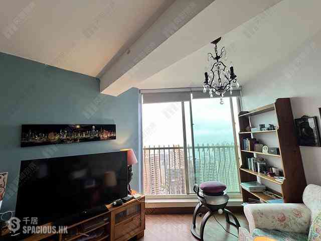 Mid Levels West - Skyview Cliff 02