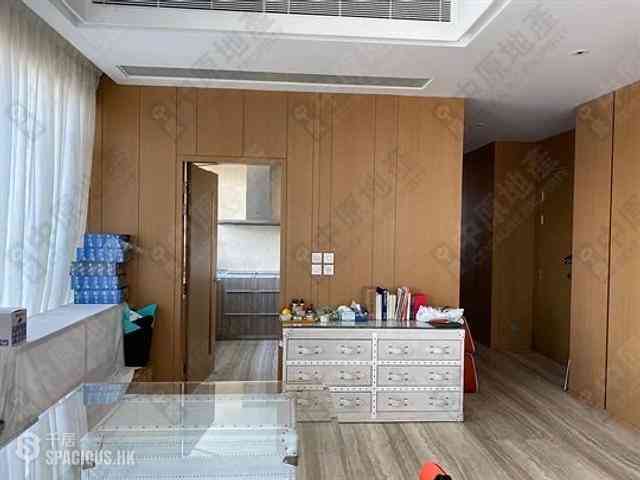 Mid Levels Central - Gramercy 04