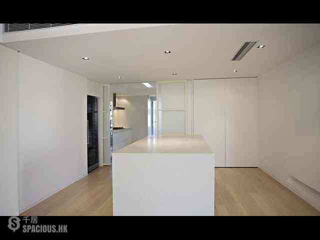 The Peak - Strawberry Hill 06