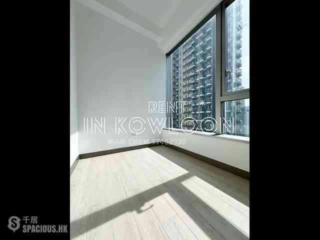 Tai Kok Tsui - L・Living 23 08