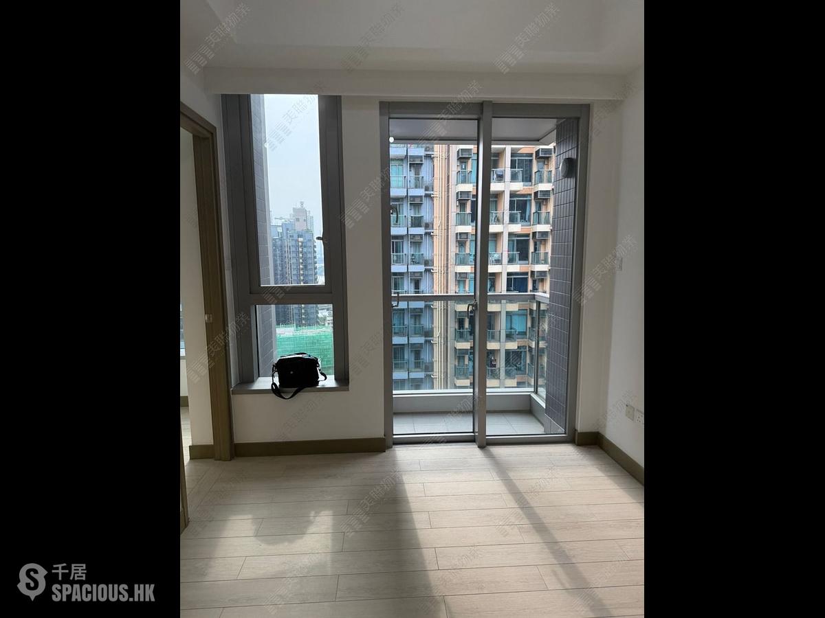 Tai Kok Tsui - L・Living 23 01