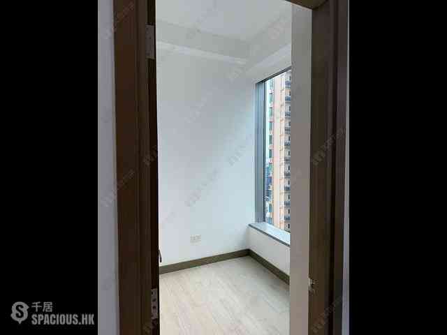 Tai Kok Tsui - L・Living 23 03