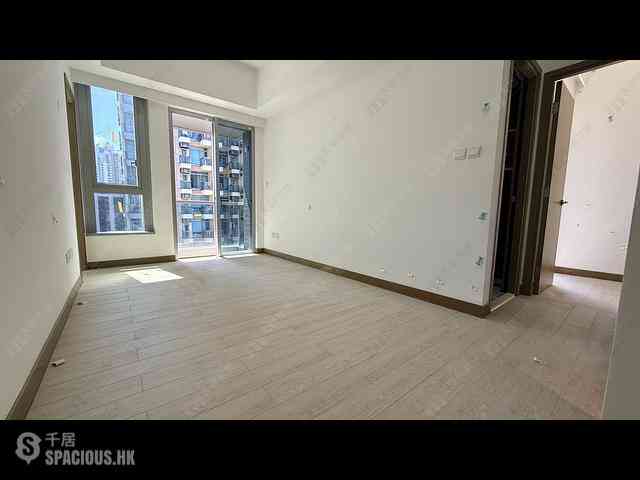 Tai Kok Tsui - L・Living 23 04