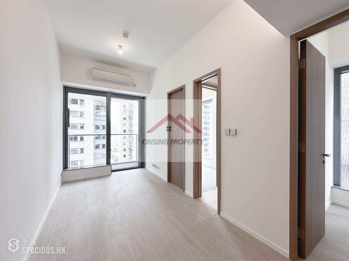 Sai Ying Pun - Des Voeux W Residence 01