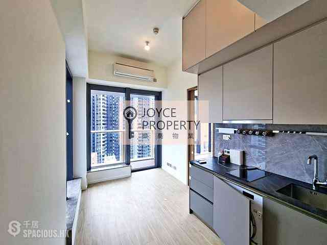Sai Ying Pun - Des Voeux W Residence 01