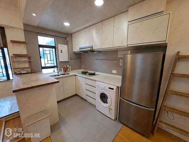 Sai Ying Pun - Golden Phoenix Court 18