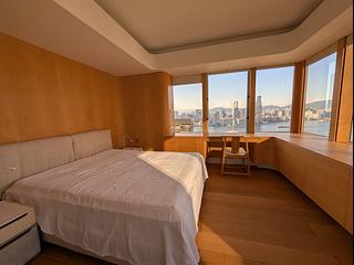 Wan Chai - Convention Plaza Apartments 06