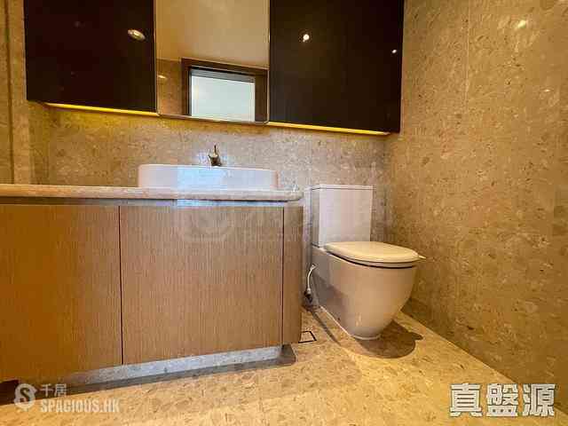 Shau Kei Wan - Island Garden Block 2 06