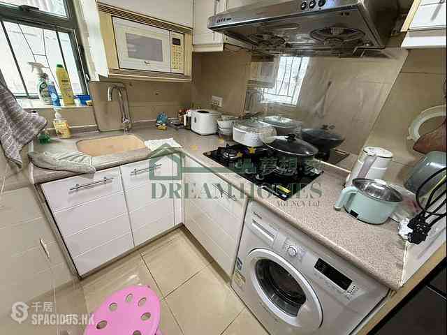 Sheung Wan - Queen's Terrace Block 1 06