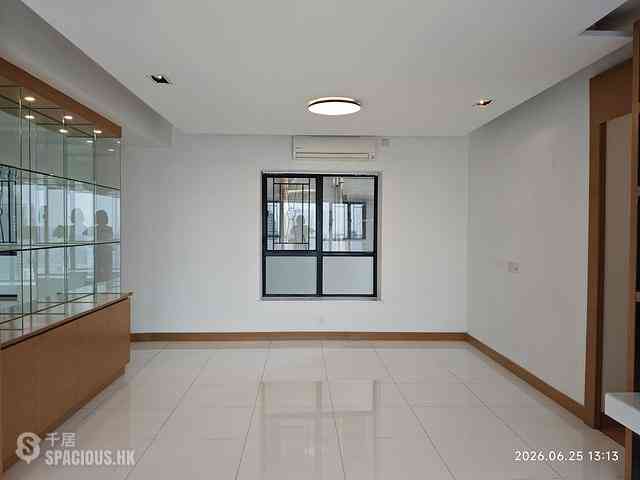Mid Levels Central - The Grand Panorama Block 2 05