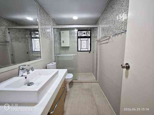 Mid Levels Central - The Grand Panorama Block 2 07