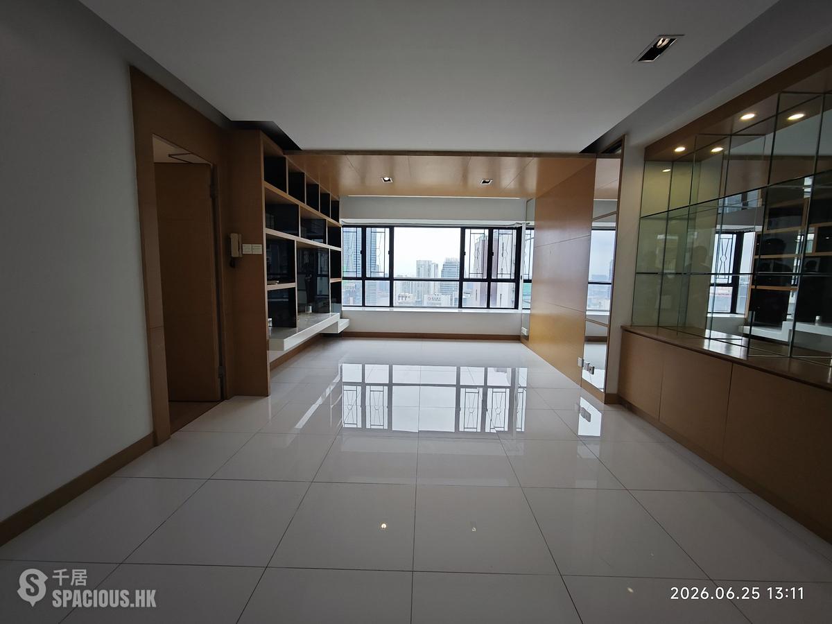 Mid Levels Central - The Grand Panorama Block 2 01