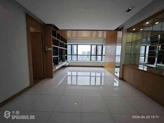 Mid Levels Central - The Grand Panorama Block 2 01